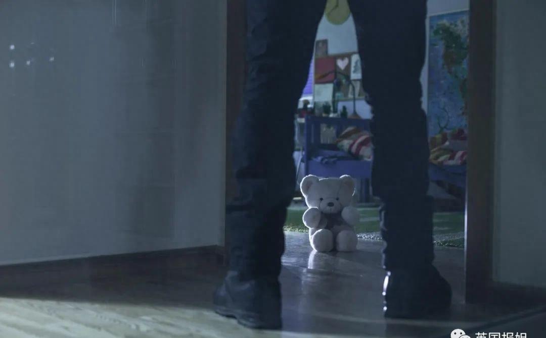 惊!13岁少女意外发现家庭录像带,竟然揭露父亲肮脏的秘密!