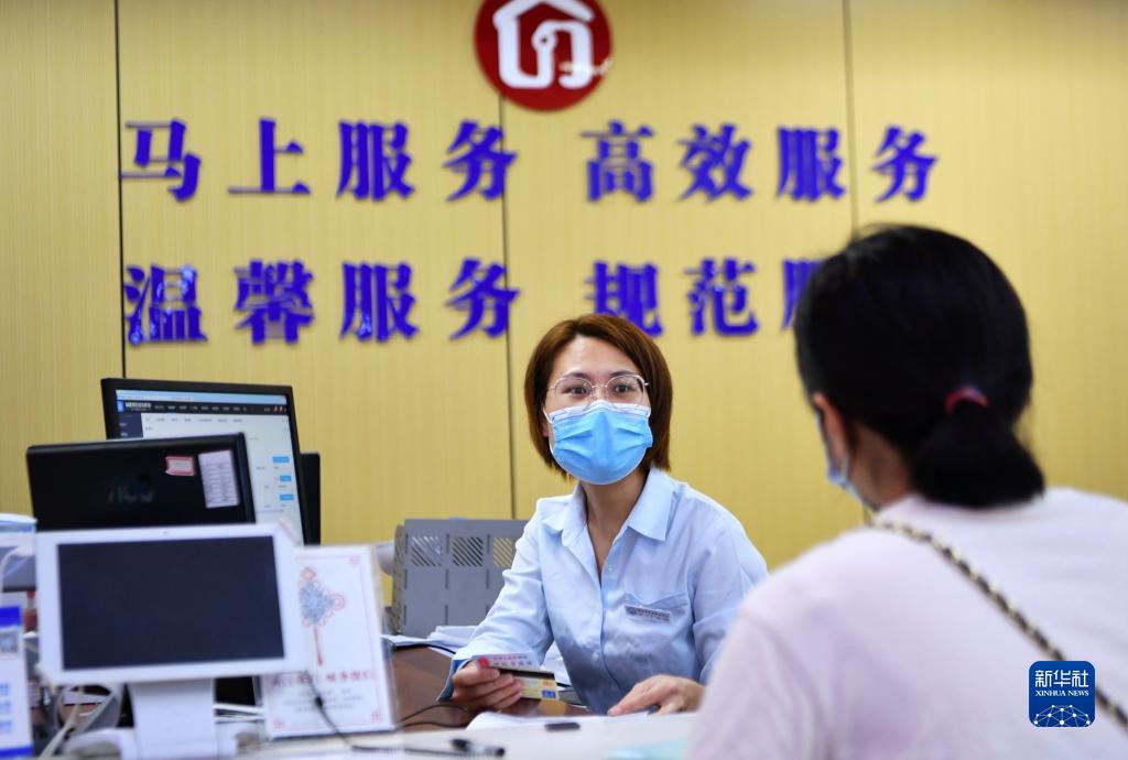 建设高素质人民公仆队伍锻造新时代治国理政中坚力量——*党**的十九大以来公务员队伍建设工作综述