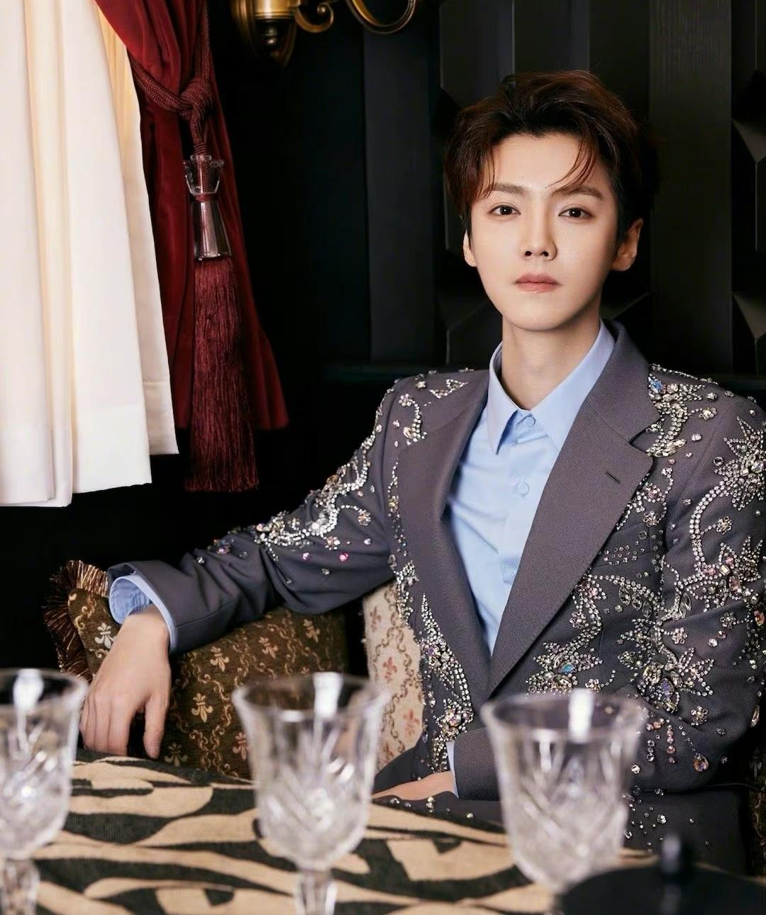 鹿晗和梅西,鹿晗有机会跟梅西C罗踢球吗