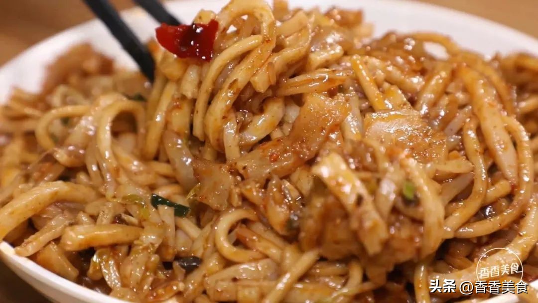 开了20年的街边小店,天津喝汤凉皮