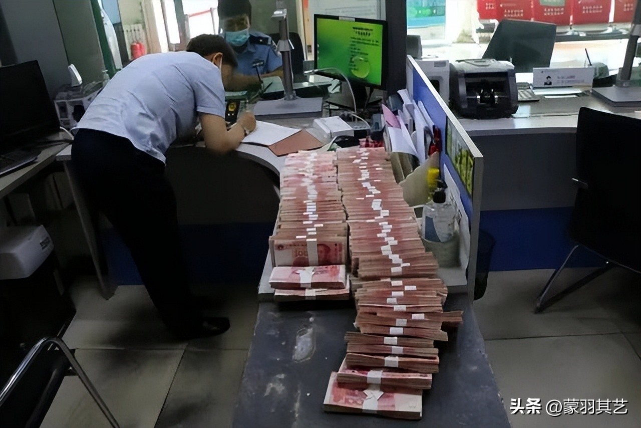 90后夫妻嫌上班赚钱慢，居然自制小电影，多半卖给未成年人