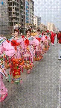 女朋友说她不能穿比较紧的衣服，我瞬间就懂了，效果原来是这样的