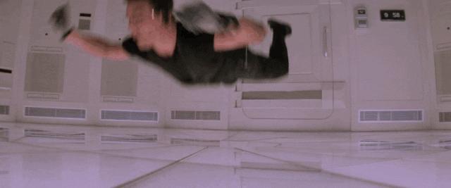 碟中谍7阿汤哥有多拼,碟中谍7阿汤哥上演惊险飞行