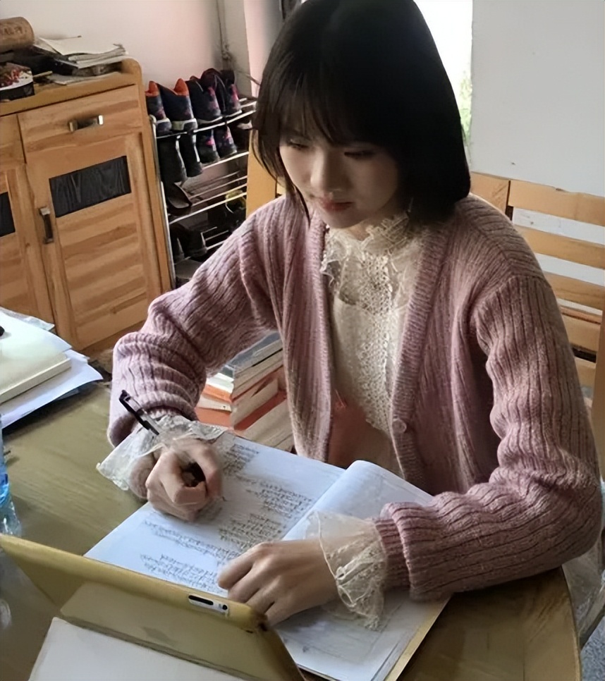 中国最美95后女飞行员徐枫灿,中国最美最年轻的女飞行员徐枫灿