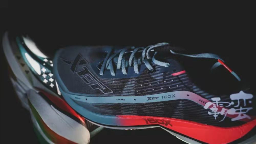 特步160x5.0pro冠军跑鞋,特步160x1.0跑鞋测评