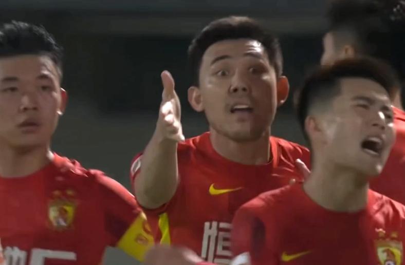 中国足球最令人难堪的重大事件,中国足球球员骂裁判视频
