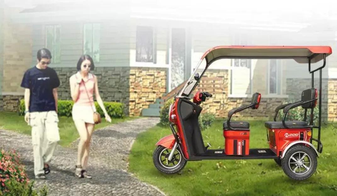 最好开带棚子的电动小三轮,最新款带雨棚微型电动小三轮