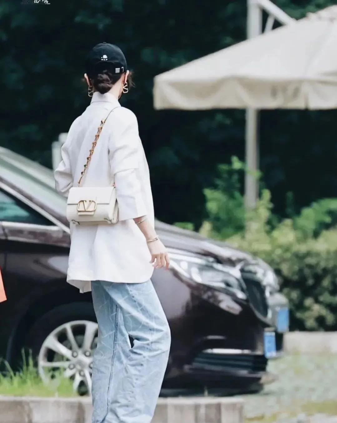 唐嫣在机场时背的焦糖色包,唐嫣曾经用过哪些包包