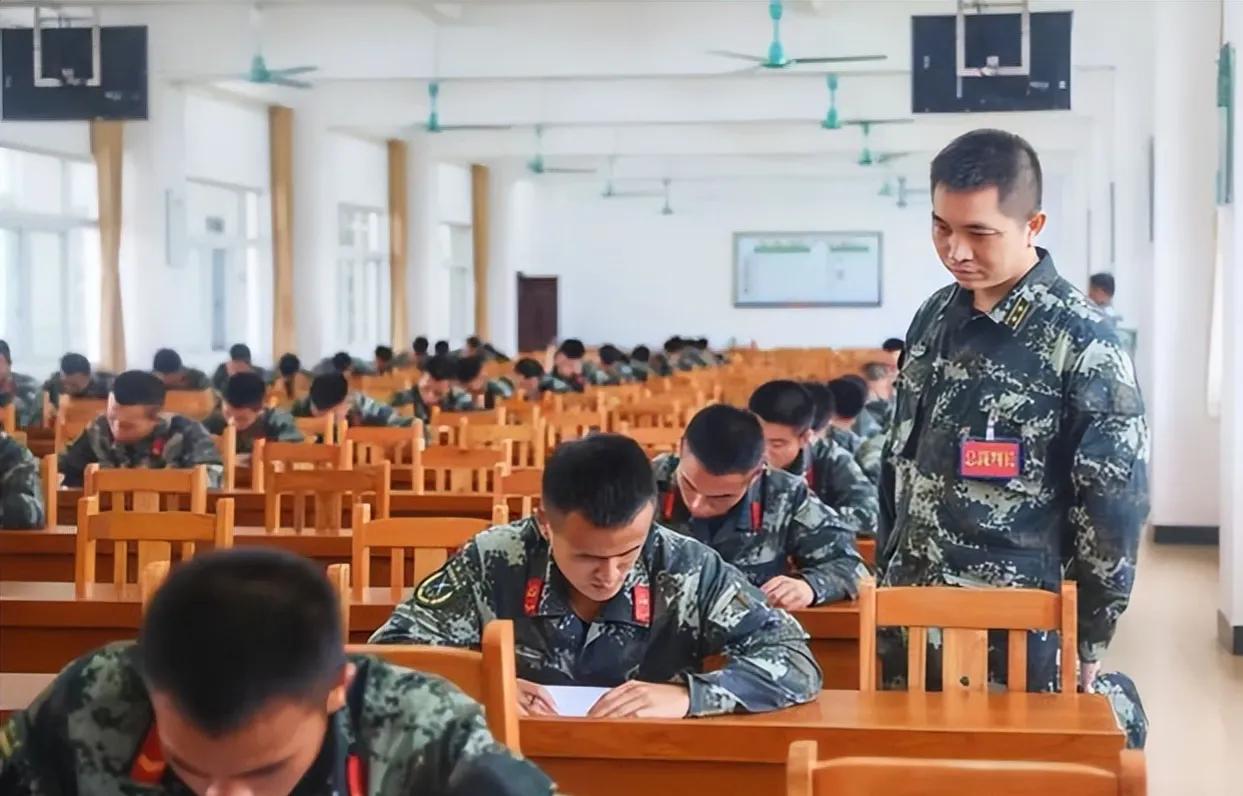 孩子当兵怎样劝孩子留队,当两年兵孩子不愿留队家长怎么劝