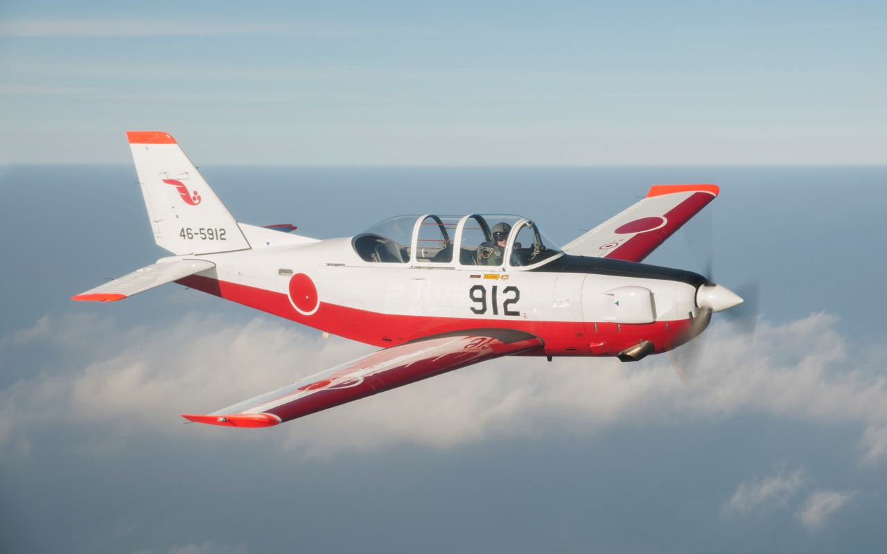 日本空中自卫队战斗机训练视频,日本富士直升机