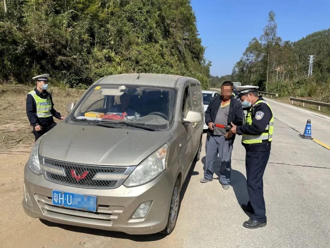 五一假期堵在回家路上,五一路上堵不适合出游