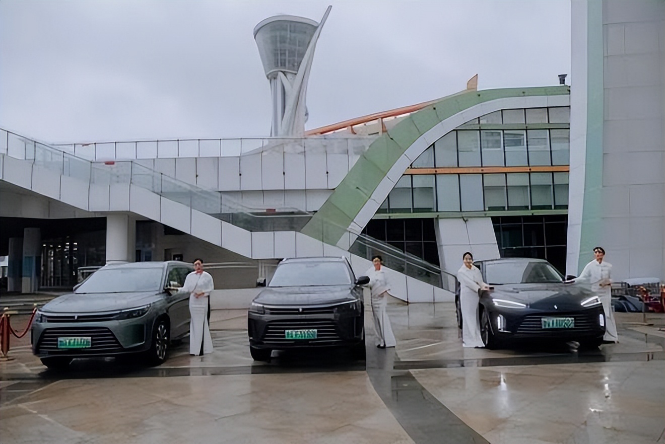 潍坊麦锋方圆之间境外之镜Mate50RS保时捷设计致敬时代品鉴沙龙