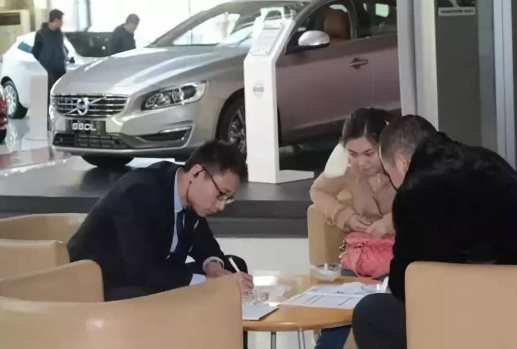 为什么4s店宁愿不要利息也要分期,4s店为何不收利息也要你贷款买车