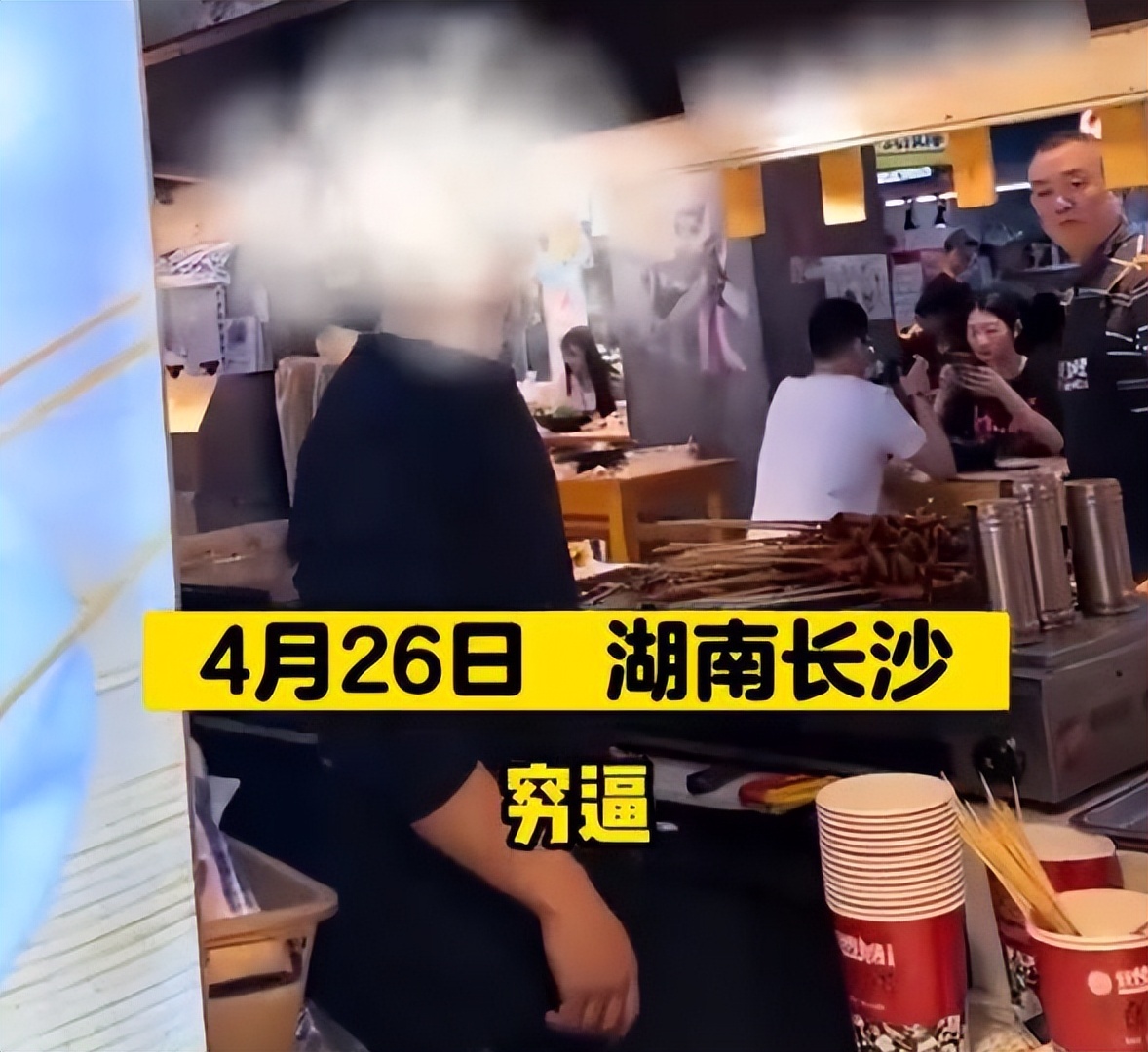 全网痛骂男大学生嫌弃父母穷,被网友痛骂的事件