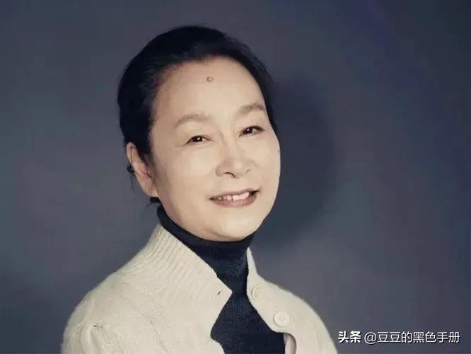 人到中年仍然风韵犹存的两位女星,人老珠黄的18位女星