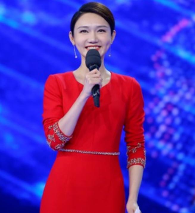 春晚主持人董卿周涛朱迅李思思,春晚主持人董卿朱迅周涛