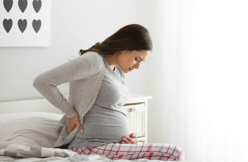 尿频、孕吐，属于正常现象，不用担心，但出现4大症状要警惕