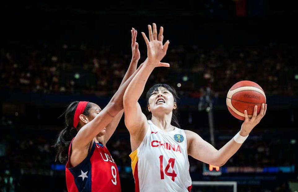 世界杯亚军，她们拼到最后1秒！没有遗憾，向中国女篮姑娘们致敬