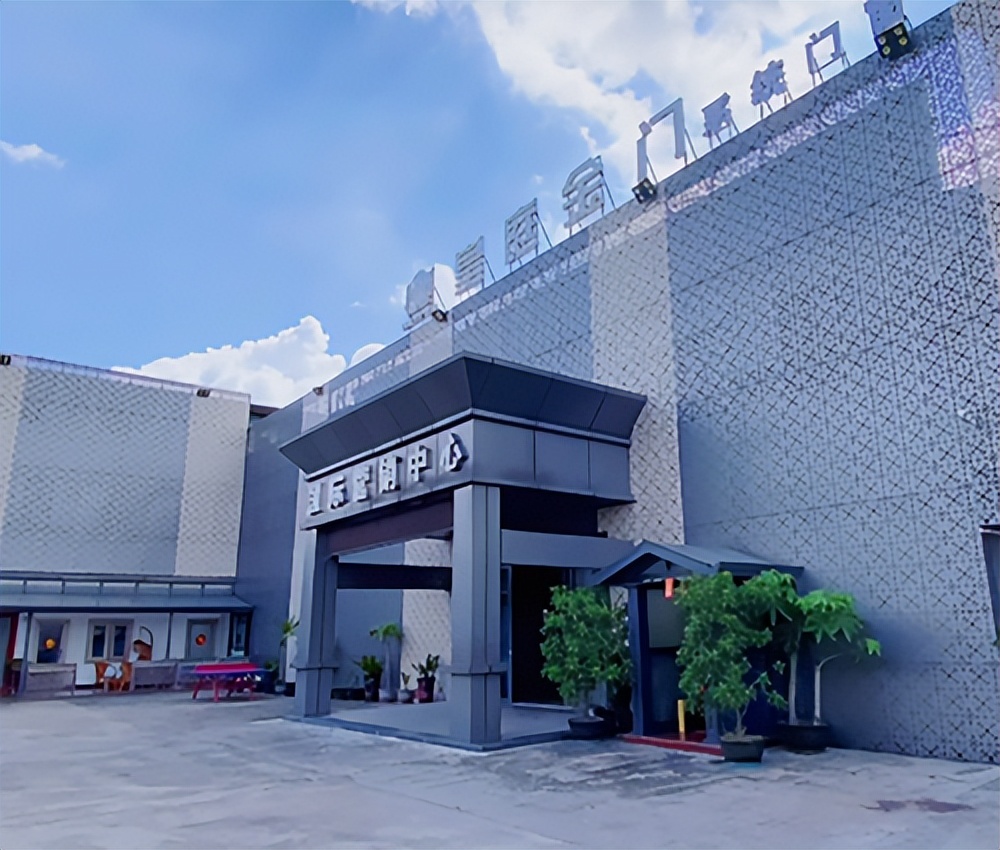 皇庭金门和皇派哪个好,皇庭金门门窗是几线品牌