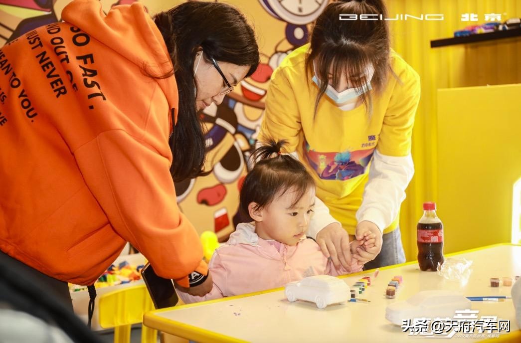 “双核鸿蒙”比啥都快，看北汽魔方如何在成都火爆出圈？