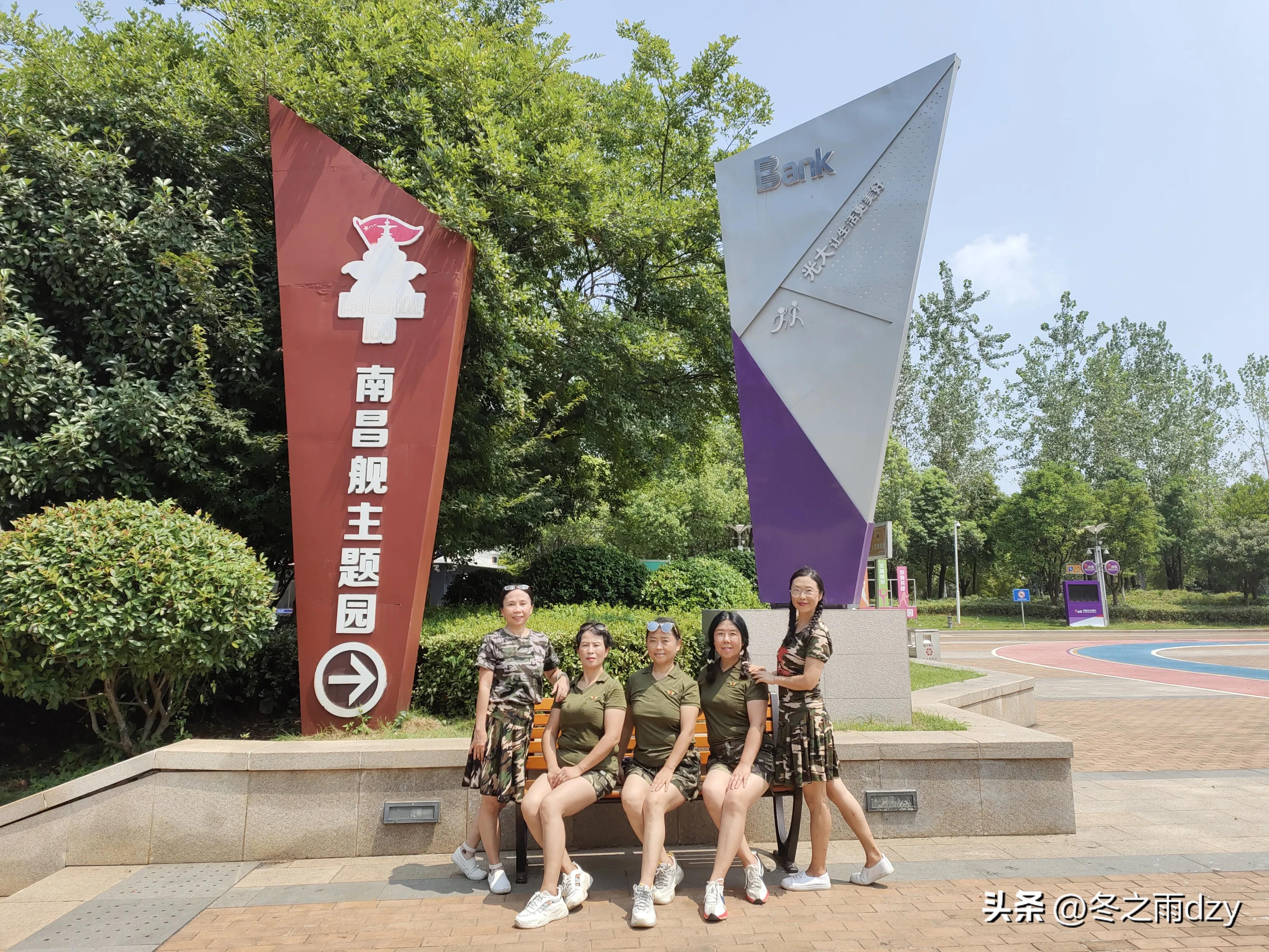 南昌舰主题园凤凰洲湿地公园,凤凰洲建军广场