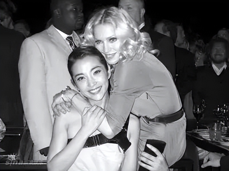 不雅视频和裸照多次泄露，知名女星的神秘情史