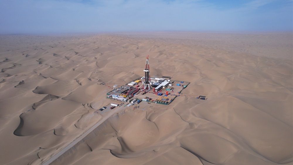 坚定理想信念接续奋斗新征程,坚定信心共克时艰奋勇向前