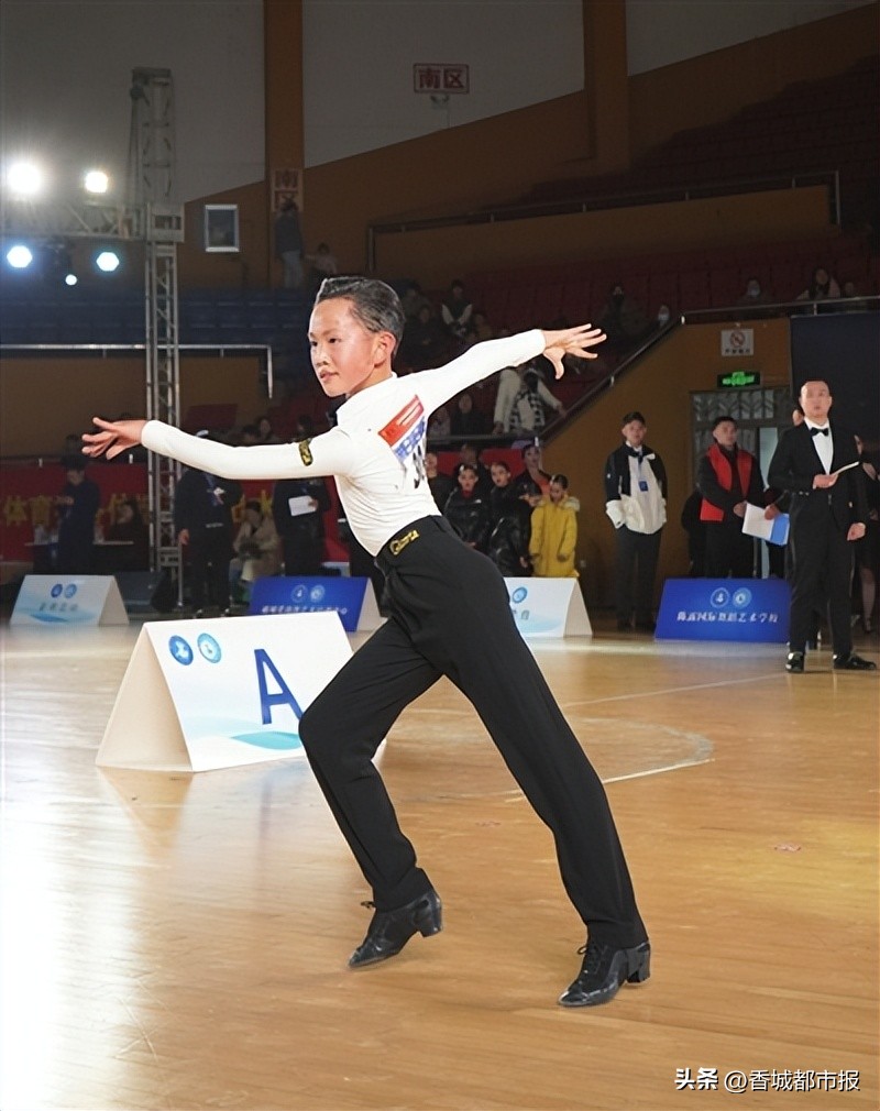 八百舞者咸宁争霸!“歌瑞亚杯”2023年湖北体育舞蹈公开赛(咸宁站)暨咸宁市第八届体育舞蹈锦标赛精彩开赛