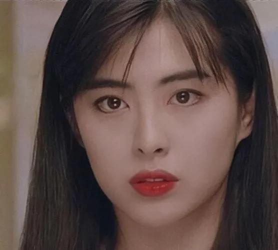 美女自有三分“龅”，不仅抗老而且显嫩，这7位女星都有轻微嘴凸