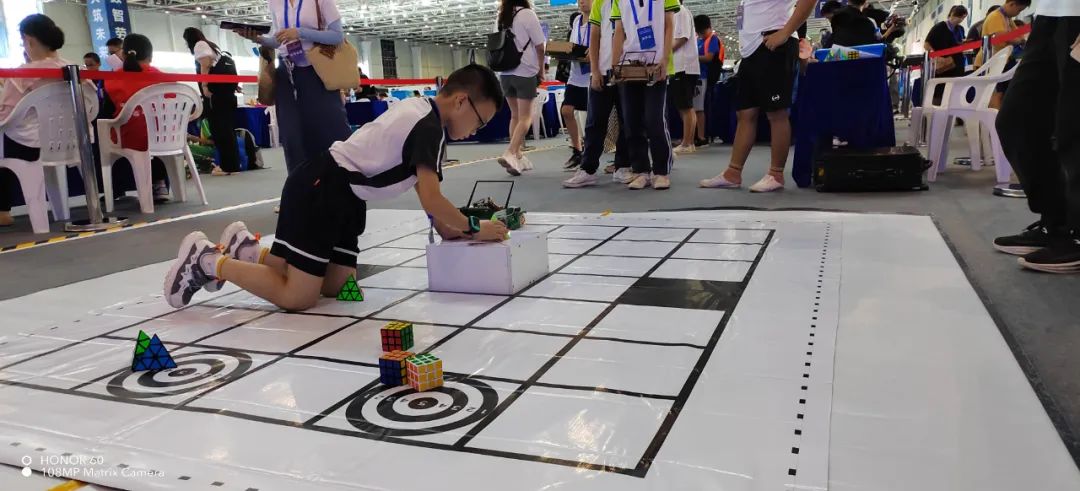 点赞我市两所学校荣获省级称号,喜报我县十名师生在省比赛中获奖