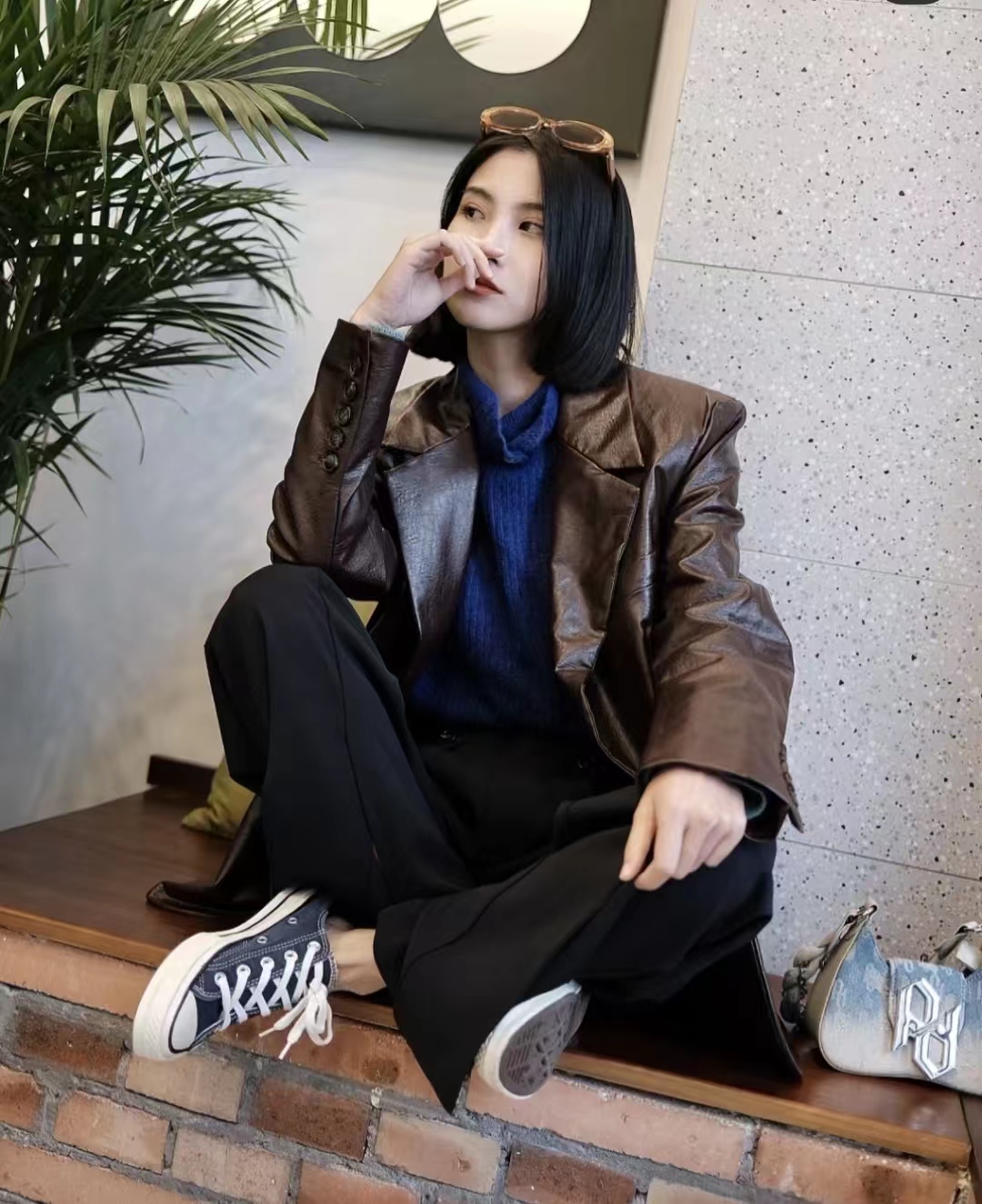 外套秋冬蓝色搭配什么颜色,秋冬比较显高级的颜色搭配