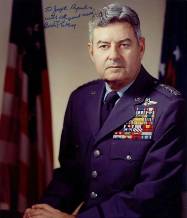 李梅火攻东京用了多少燃烧弹,1945年李梅轰炸日本东京