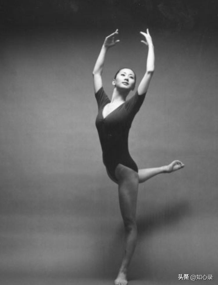 为艺术献身，被丈夫、父亲抛弃的汤加丽，如今46岁仍孤身一人