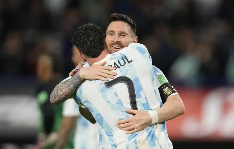 梅西遭遇各种犯规进球,阿根廷评价梅西再遭暴力犯规