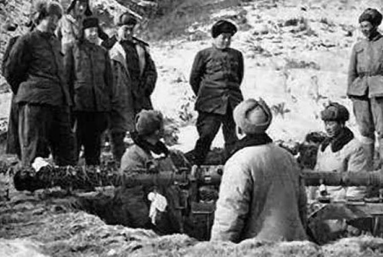 1950年，高岗到朝鲜看望彭德怀，问：毛岸英呢？他怎么不来看我？