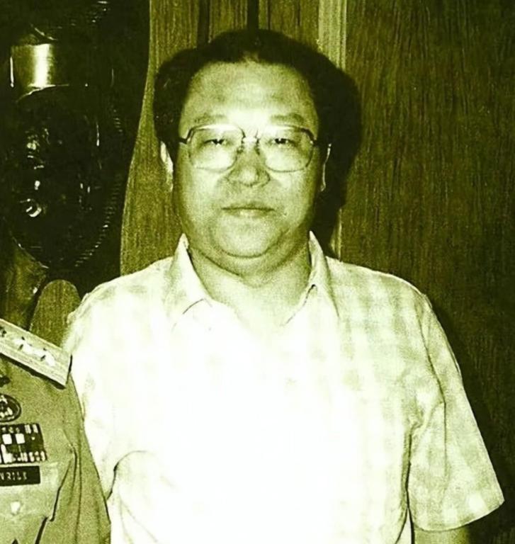 1999年我军一少将部长参加聚餐,引起国安部门怀疑,逮捕后被判刑