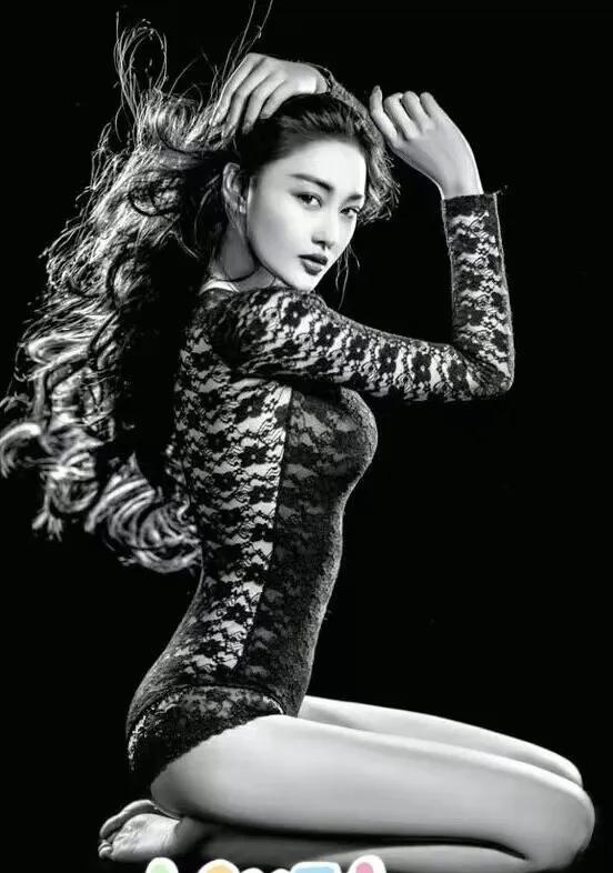 张馨予😍性感写真