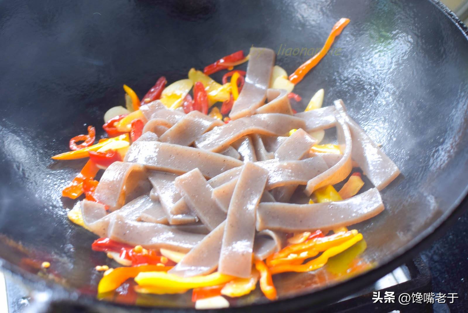 魔芋丝到底是什么东西,黑魔芋块和魔芋丝有什么区别