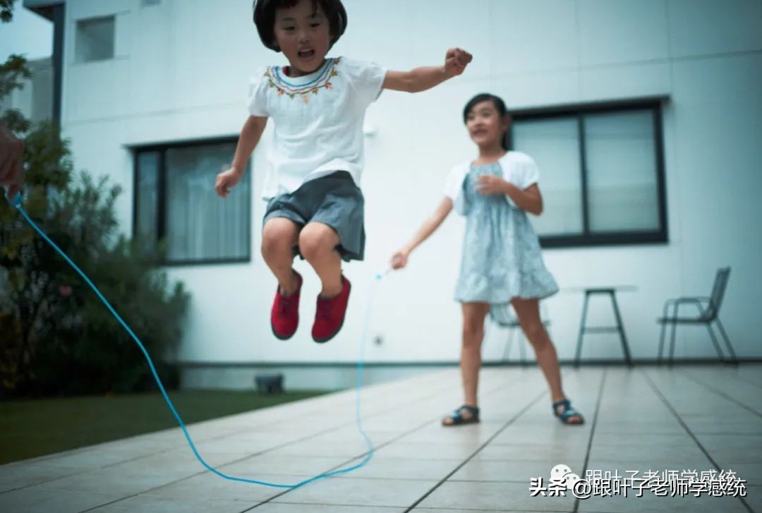 小学生克服上课走神的小妙招,孩子上课走神的原因及解决方法