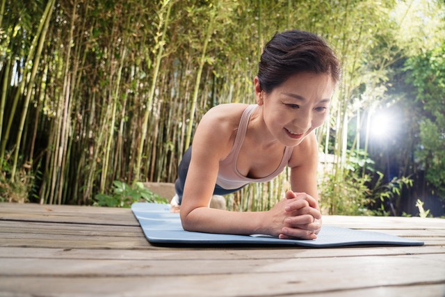 新手健身房练腿的正确顺序,新手练腹肌正确方法健身房