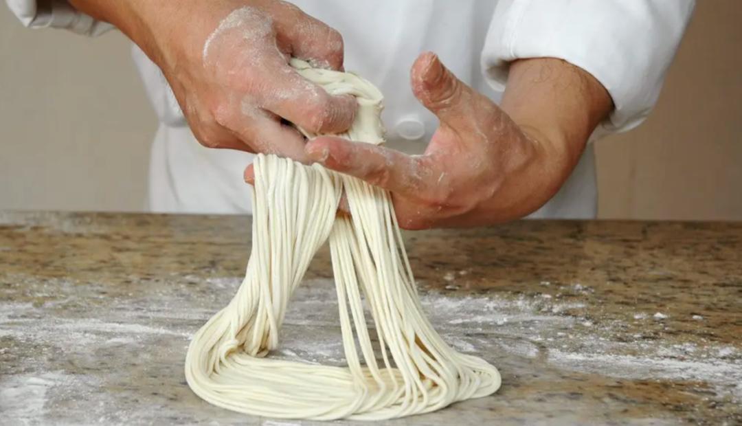 奢侈大牌推出大葱包、黄瓜包？！网友吐槽：蘸酱吃咱能炫几个…