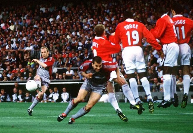 错过尤文，惹怒拜仁，还得罪了三任德国队主帅，德甲金靴不够职业