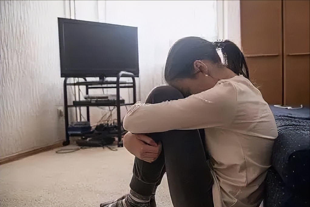 女大要避父！2020年*兽禽**父亲醉后竟*暴强**亲生女儿，警方：*兽禽**不如