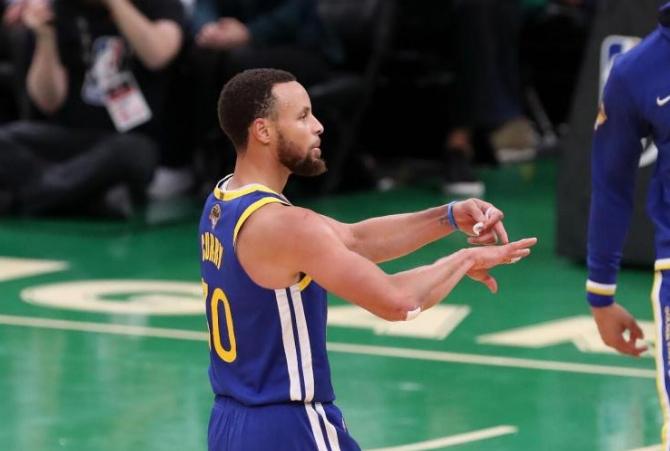 美媒预测库里得分前十,2022美媒评选球员价值榜