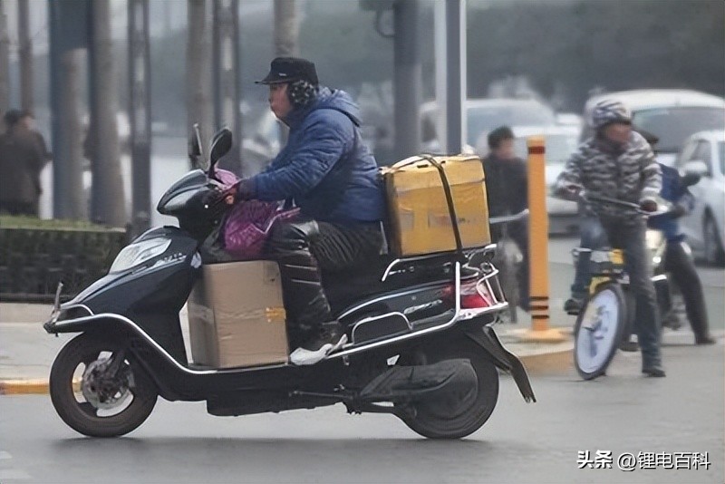 雅迪电动车电池半年不耐用了,电动车电池用了半年里程减半