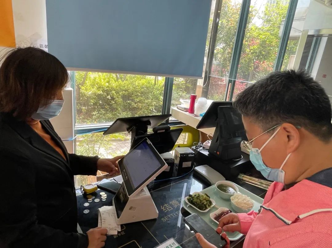 这家老少皆宜的社区食堂真香,这家社区食堂成老年人的欢乐之家