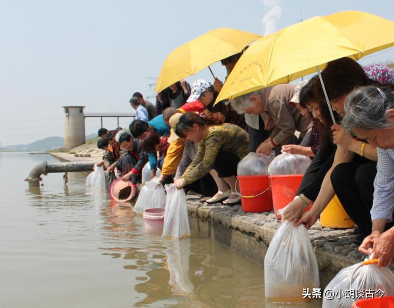 四川父亲忍痛拔掉儿子呼吸机,家人拔掉呼吸机视频
