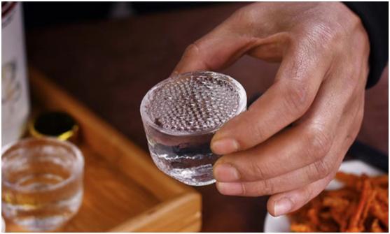 上海65岁大爷想喝好酒，竟自购设备酿酒，没喝几天便出事，为何？