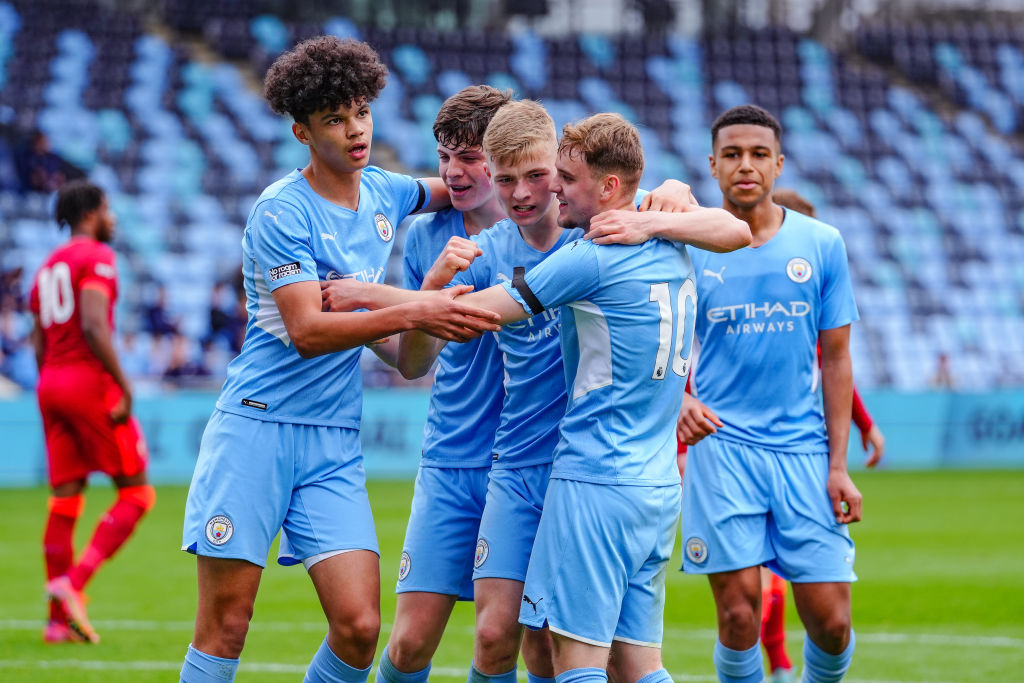 一样是砸钱,曼城砸出个未来,中国足球砸穿个未来