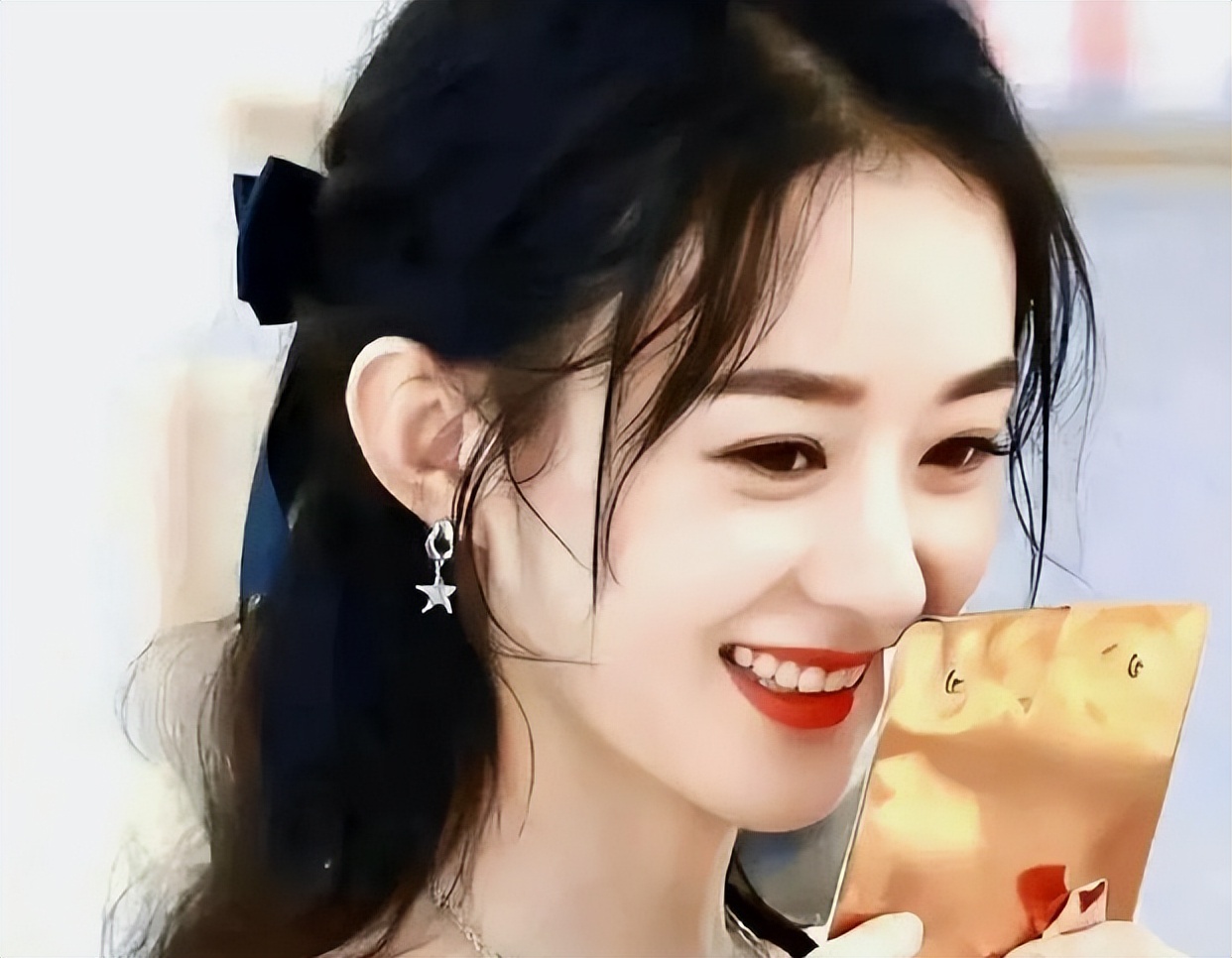 赵丽颖杨幂吻戏合集,赵丽颖回答和谁拍吻戏好